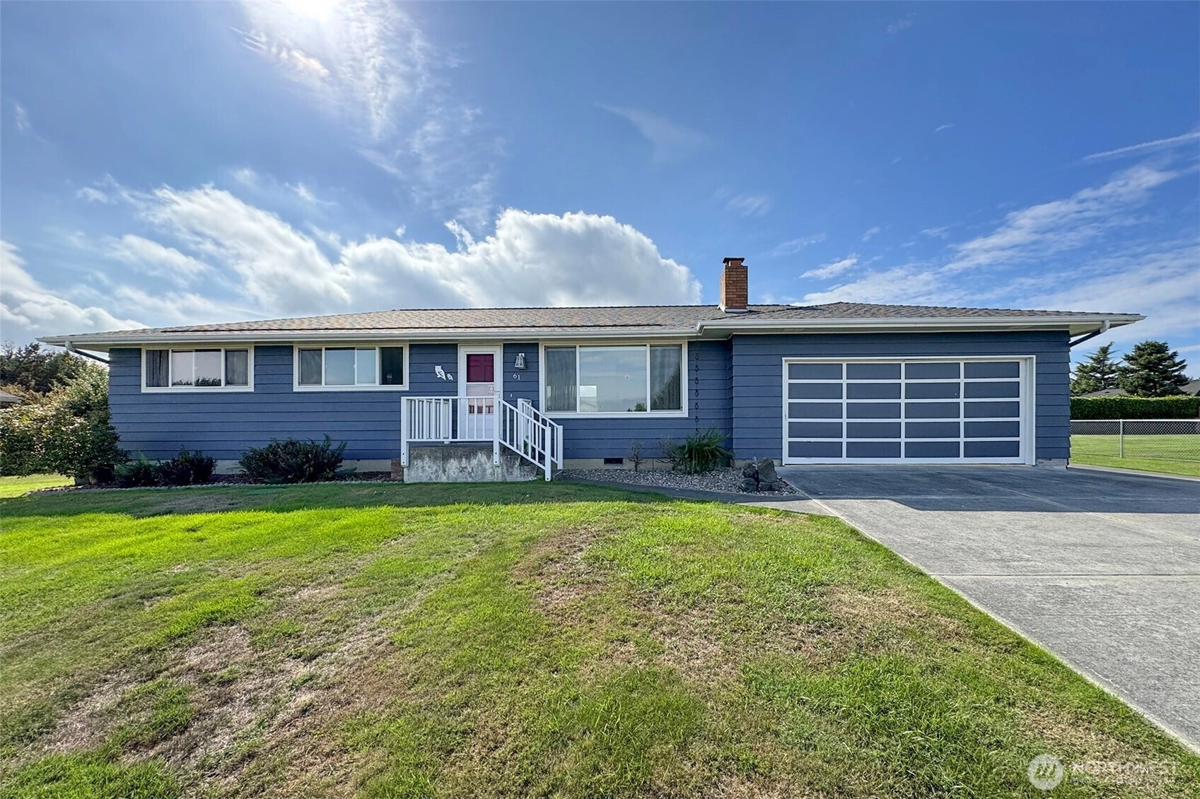 61 James St Sequim WA 98382