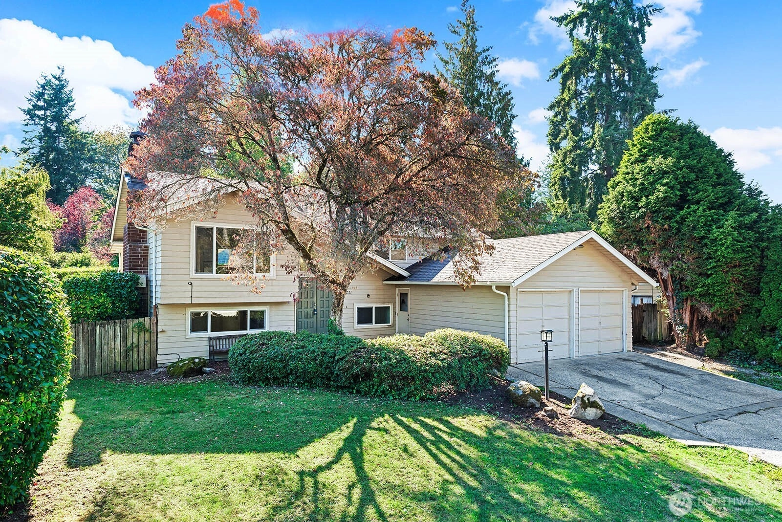 14221 SE 10th Pl Unit  Bellevue WA 98007
