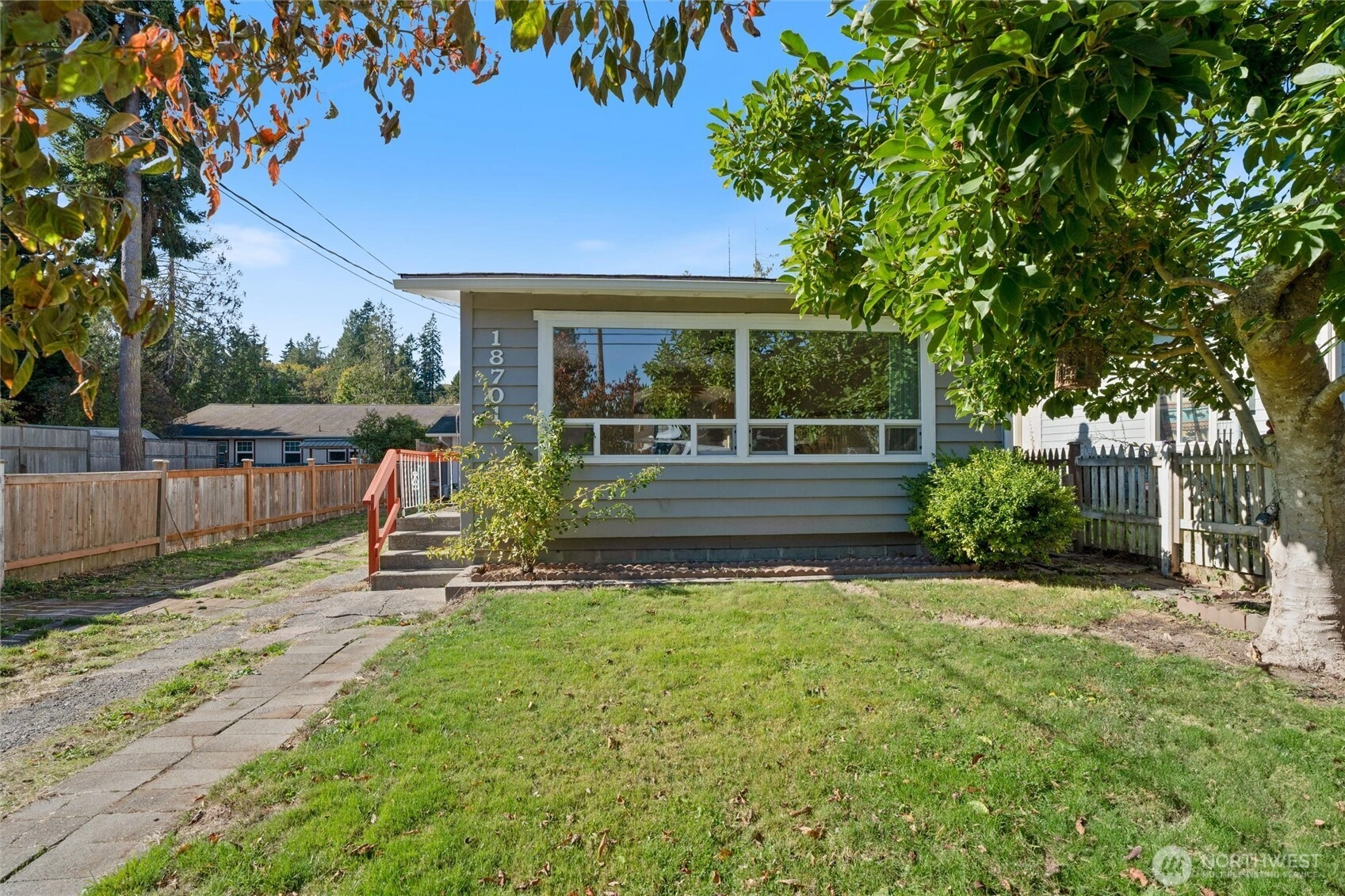 18701 Harris Ave NE Unit  Suquamish WA 98392