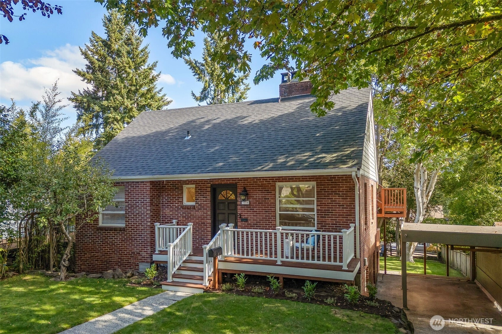 5716 38th Ave NE Seattle WA 98105