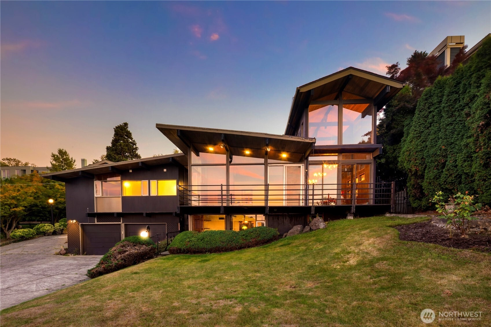 3653 W Commodore Way Seattle WA 98199