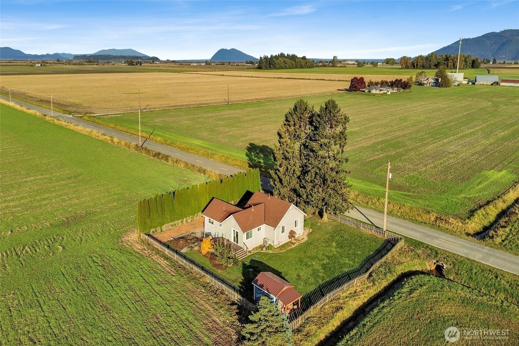 14984 Sunset Rd Bow WA 98232