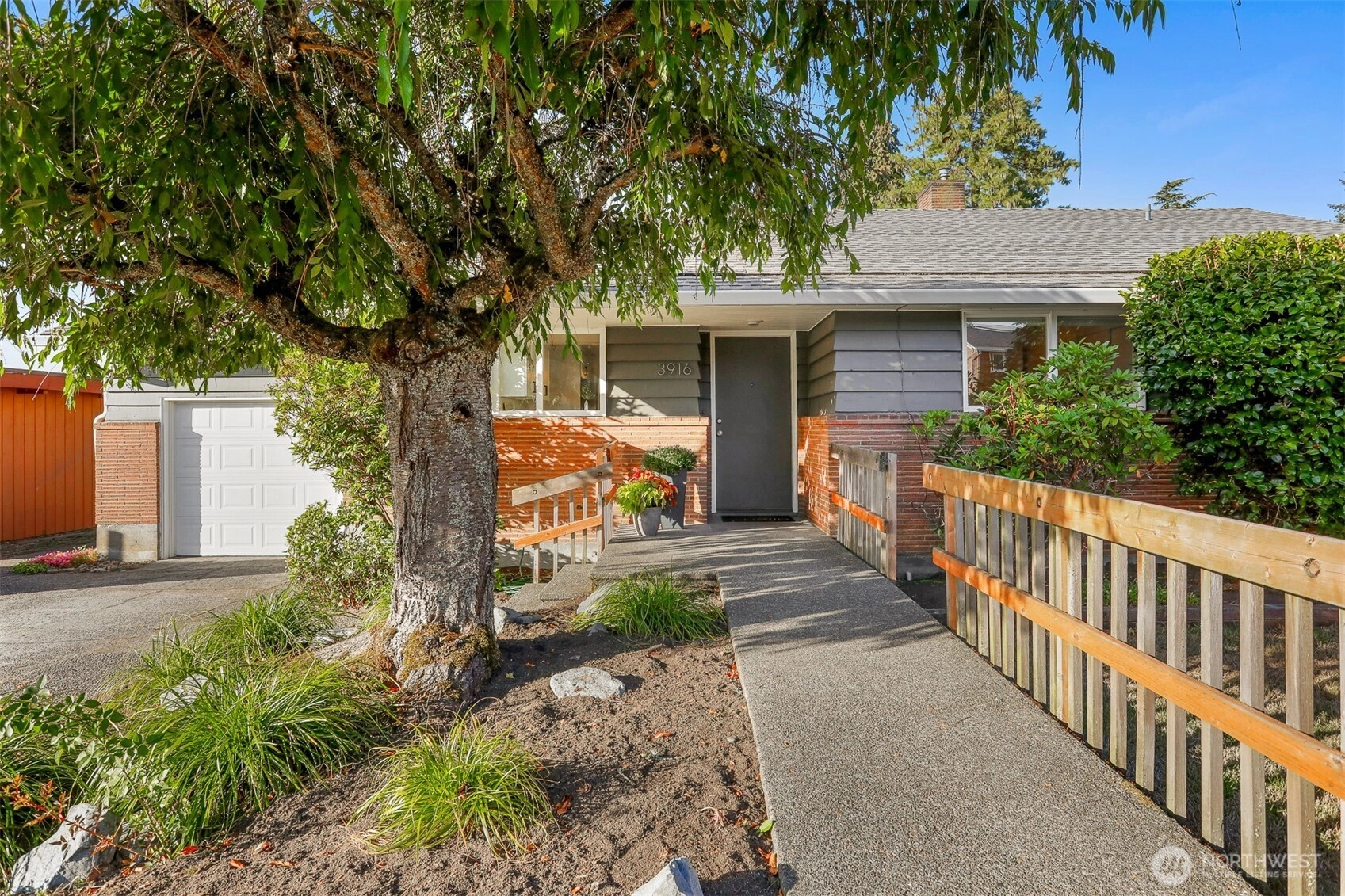 3916 SW 100th St Unit  Seattle WA 98146