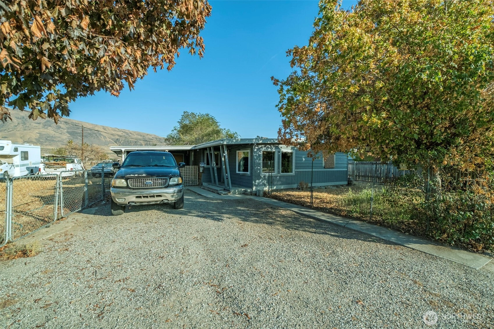 1511 Center St Unit  Rock Island WA 98850