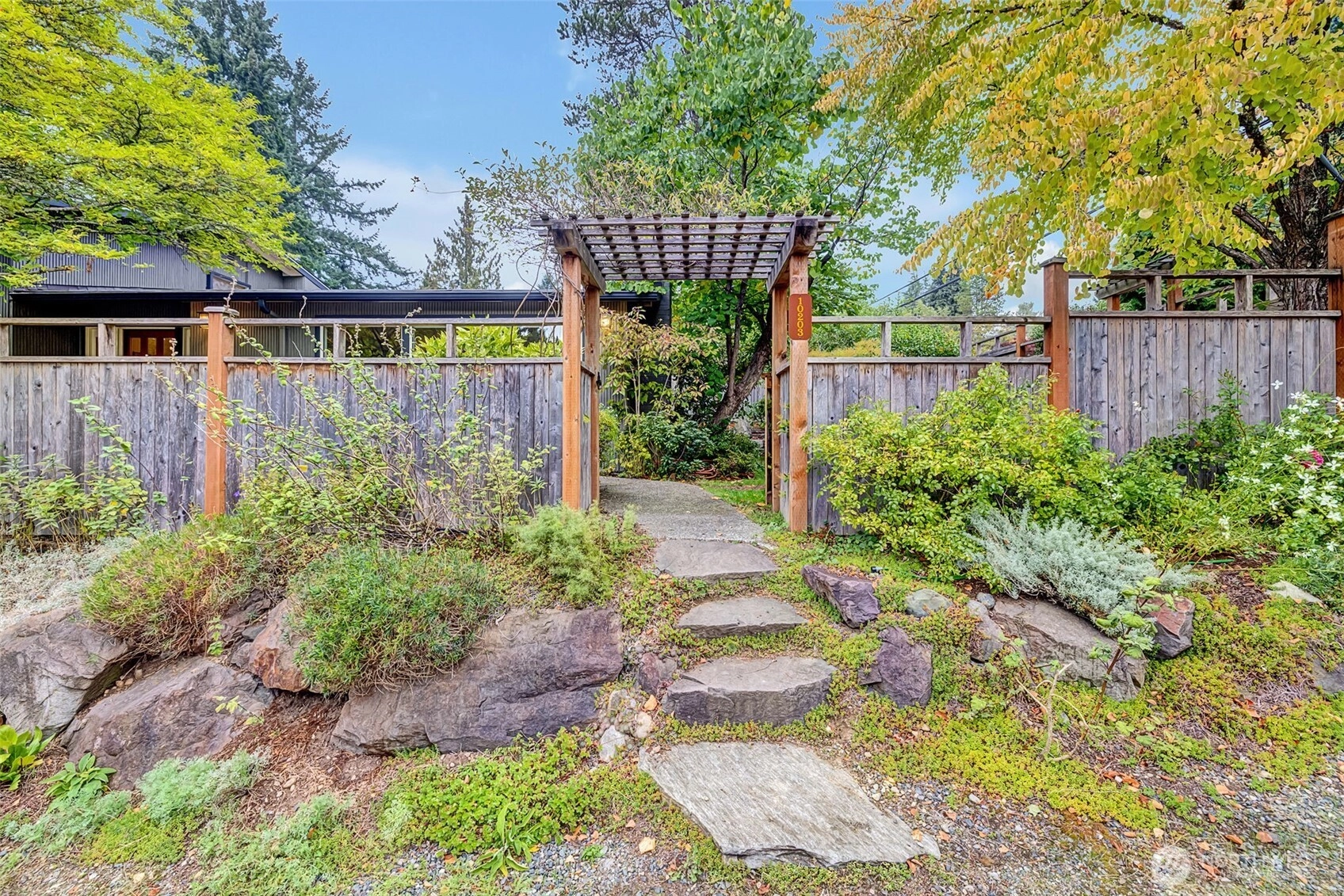 10203 20th Ave NE Unit  Seattle WA 98125