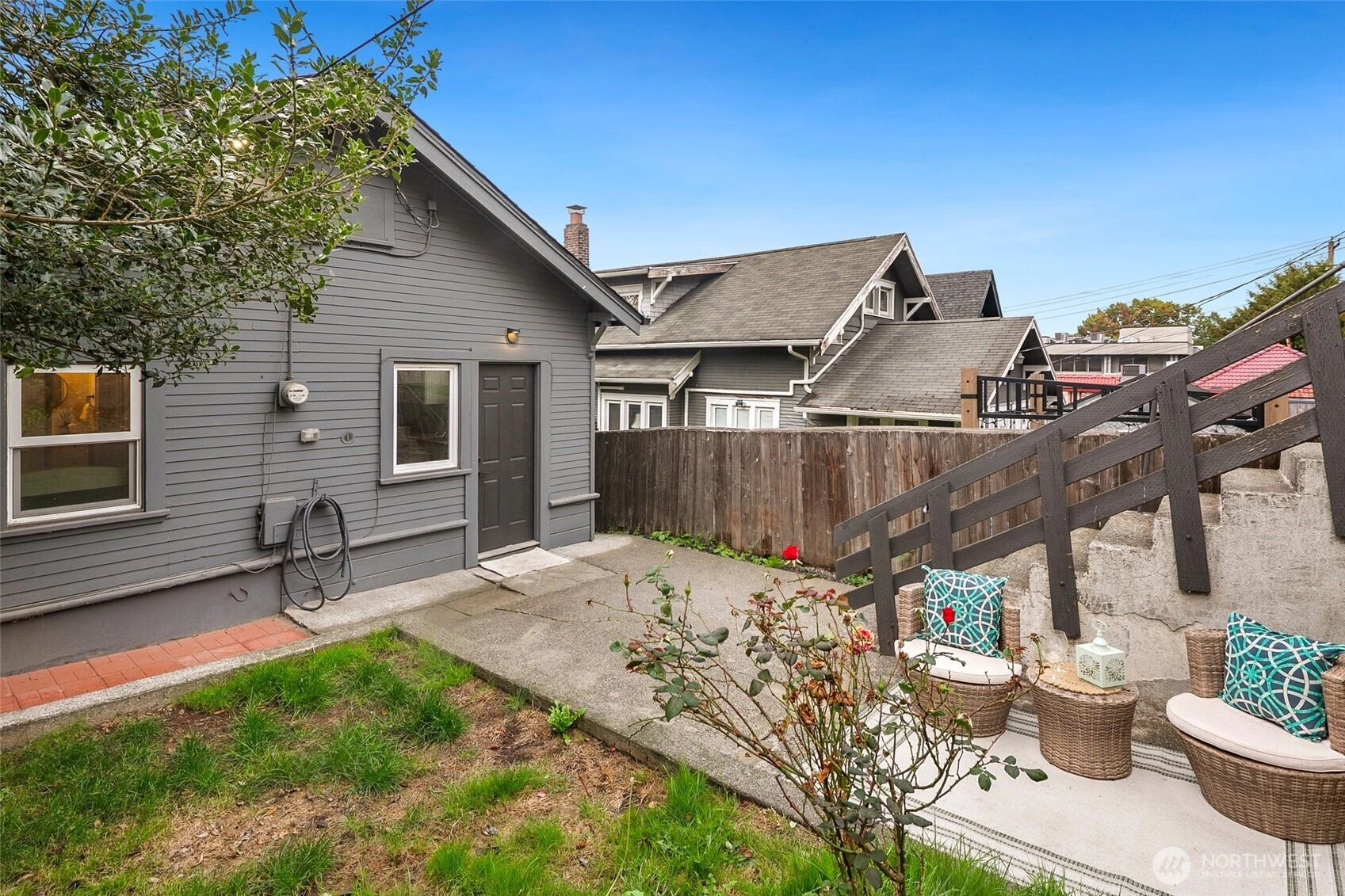 3442 15th Ave W Seattle WA 98119