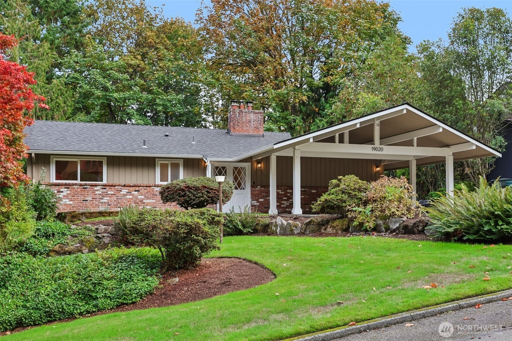 19020 53rd Ave NE Lake Forest Park WA 98155