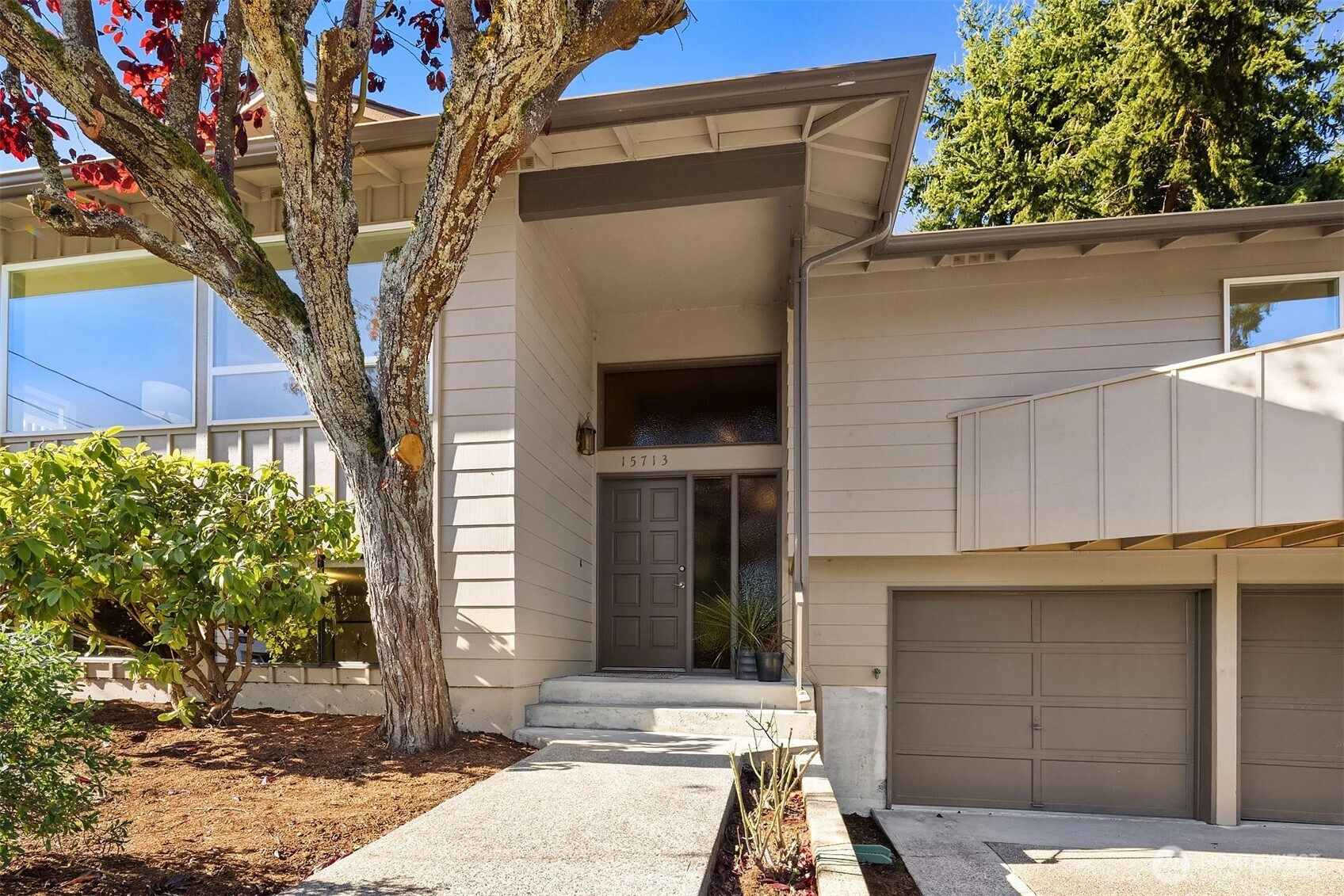 15713 37th Ave NE Lake Forest Park WA 98155