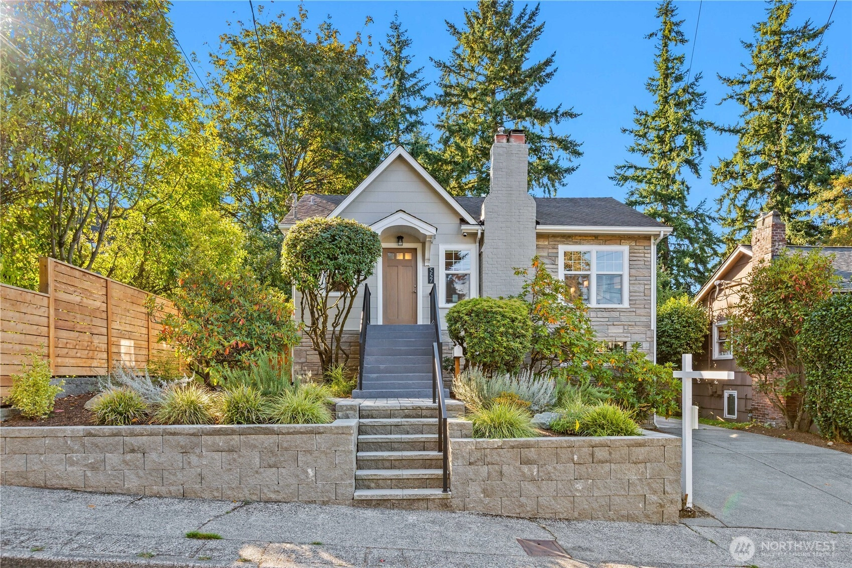 557 NE 91st St Seattle WA 98115