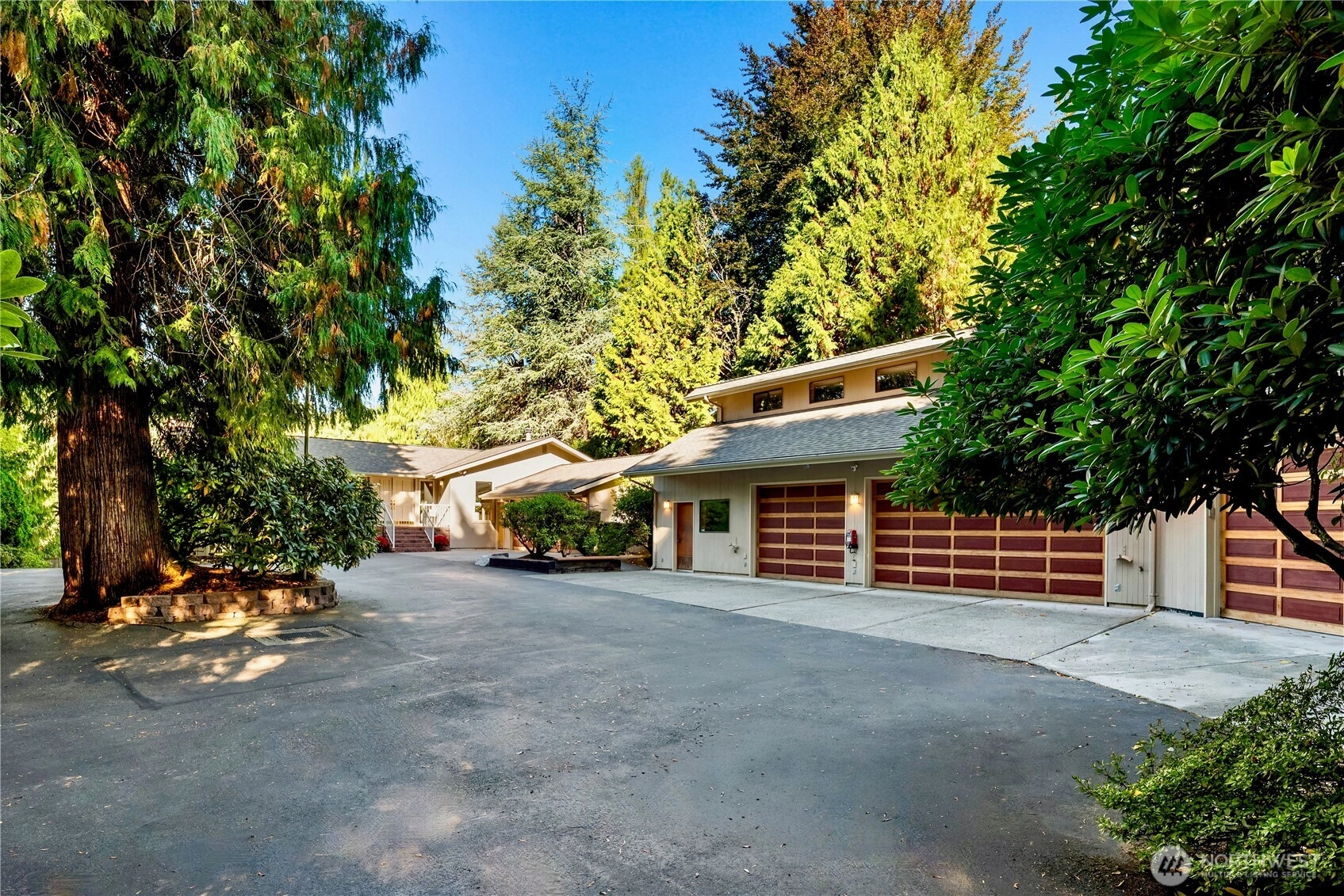 860 SW 174th St Normandy Park WA 98166