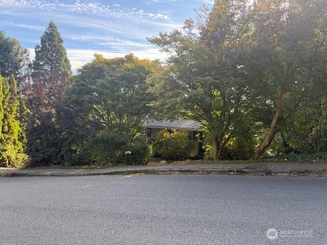 906 109th Ave SE Bellevue WA 98004