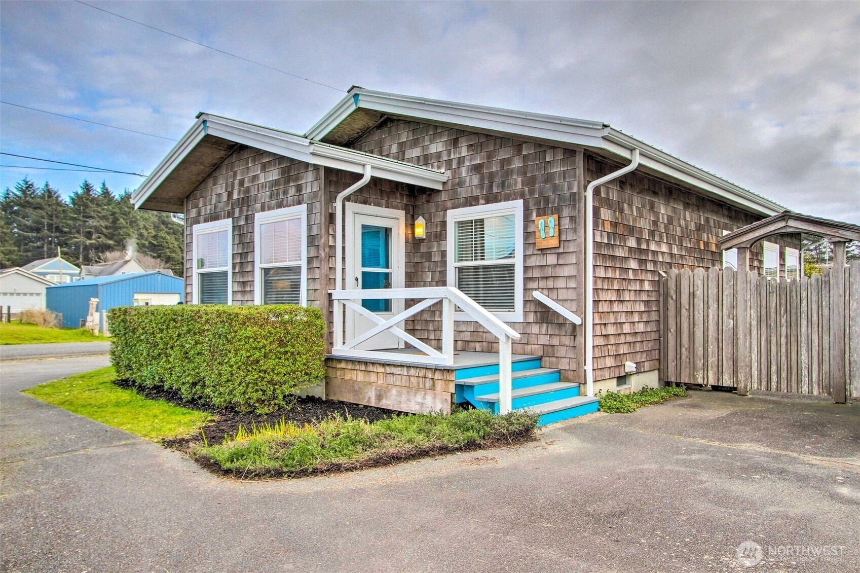 41 Central Ave Pacific Beach WA 98571
