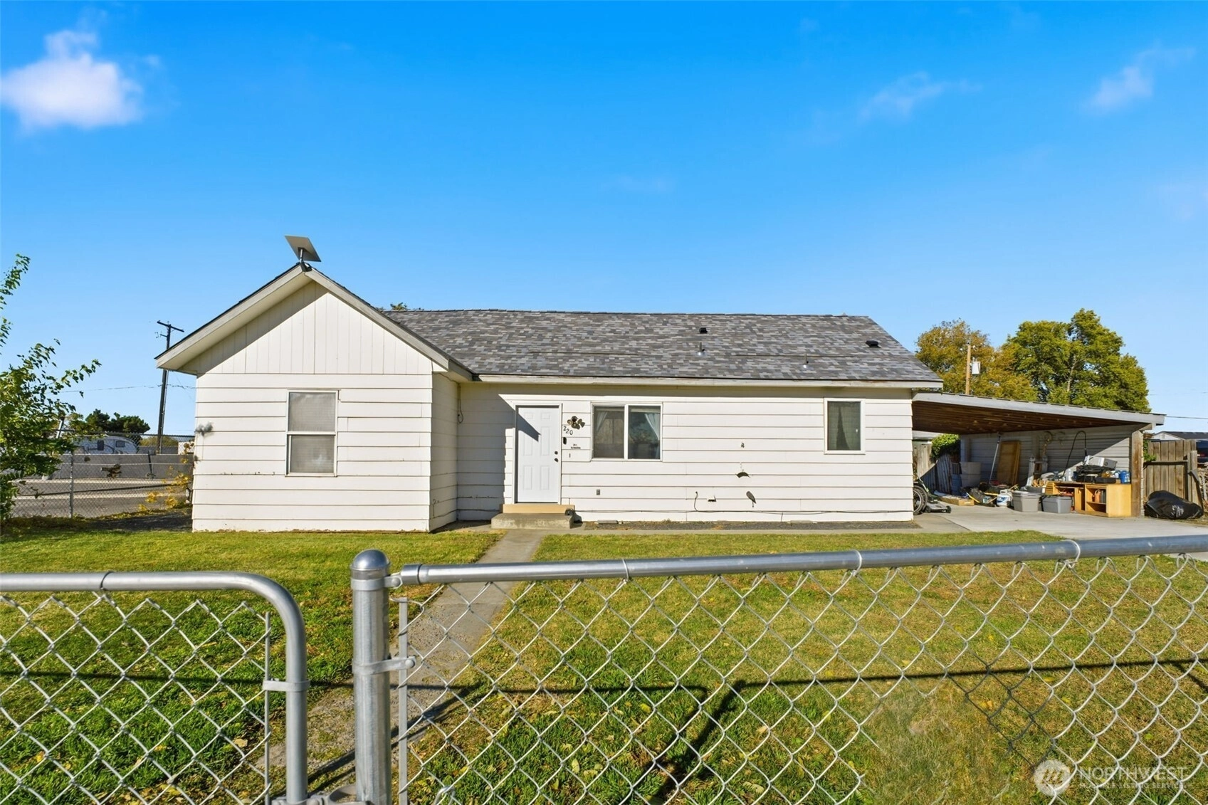 220 Birch St Burbank WA 99323