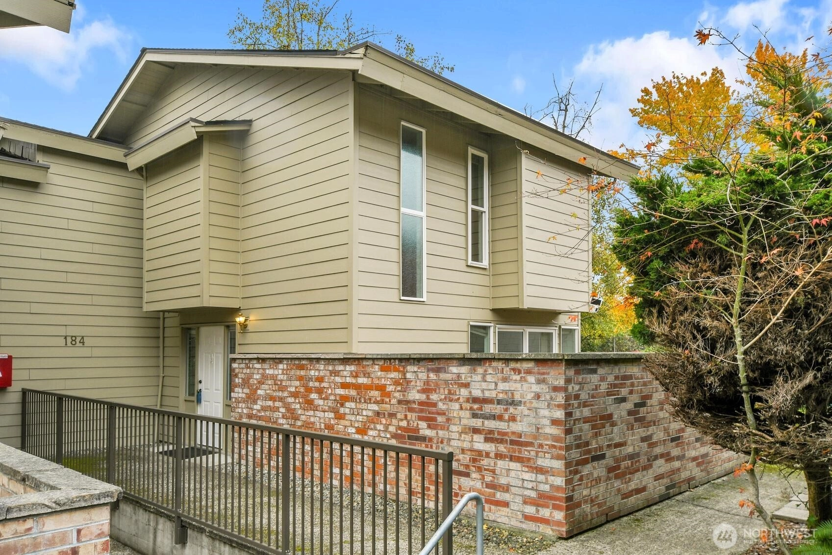 184 SW 200th St Normandy Park WA 98166