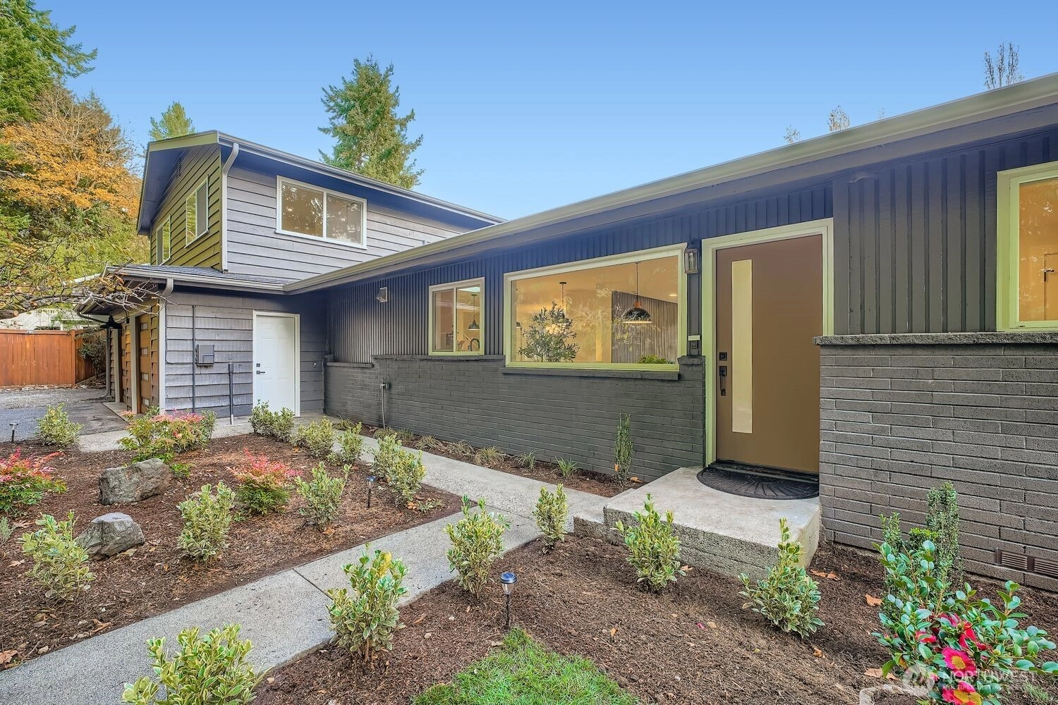 3320 NE 200th Ct Unit  Lake Forest Park WA 98155