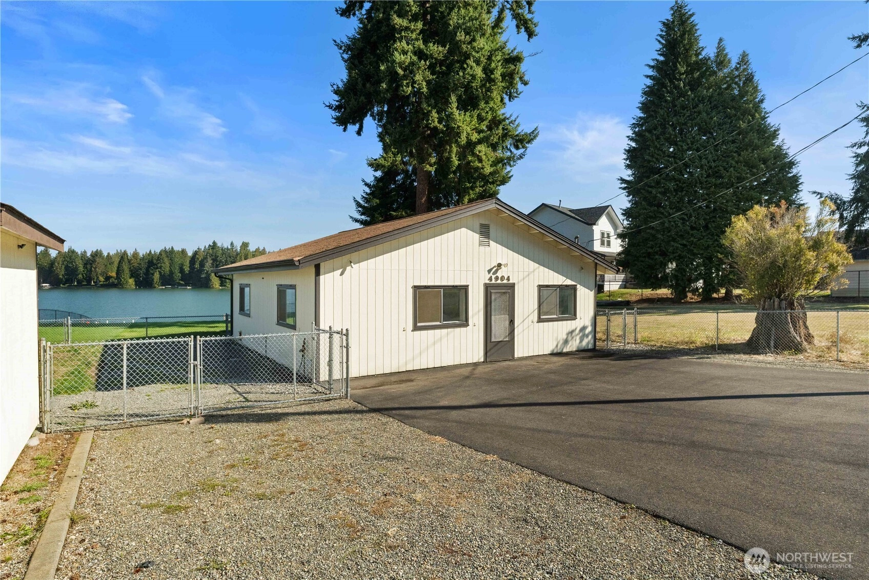 4904 N Island Dr Bonney Lake WA 98391