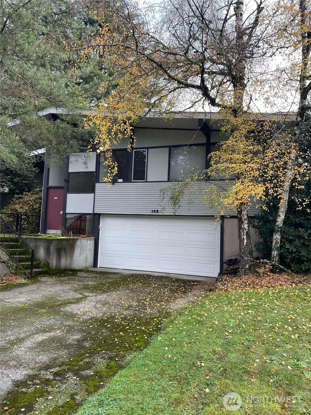 142 109th Ave SE Bellevue WA 98004