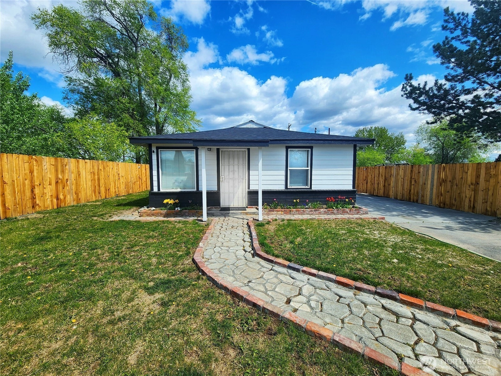 3021 W Peninsula Moses Lake WA 98837