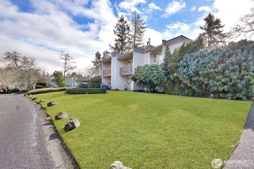 7501 Ruby Dr SW Unit J202 Lakewood WA 98498