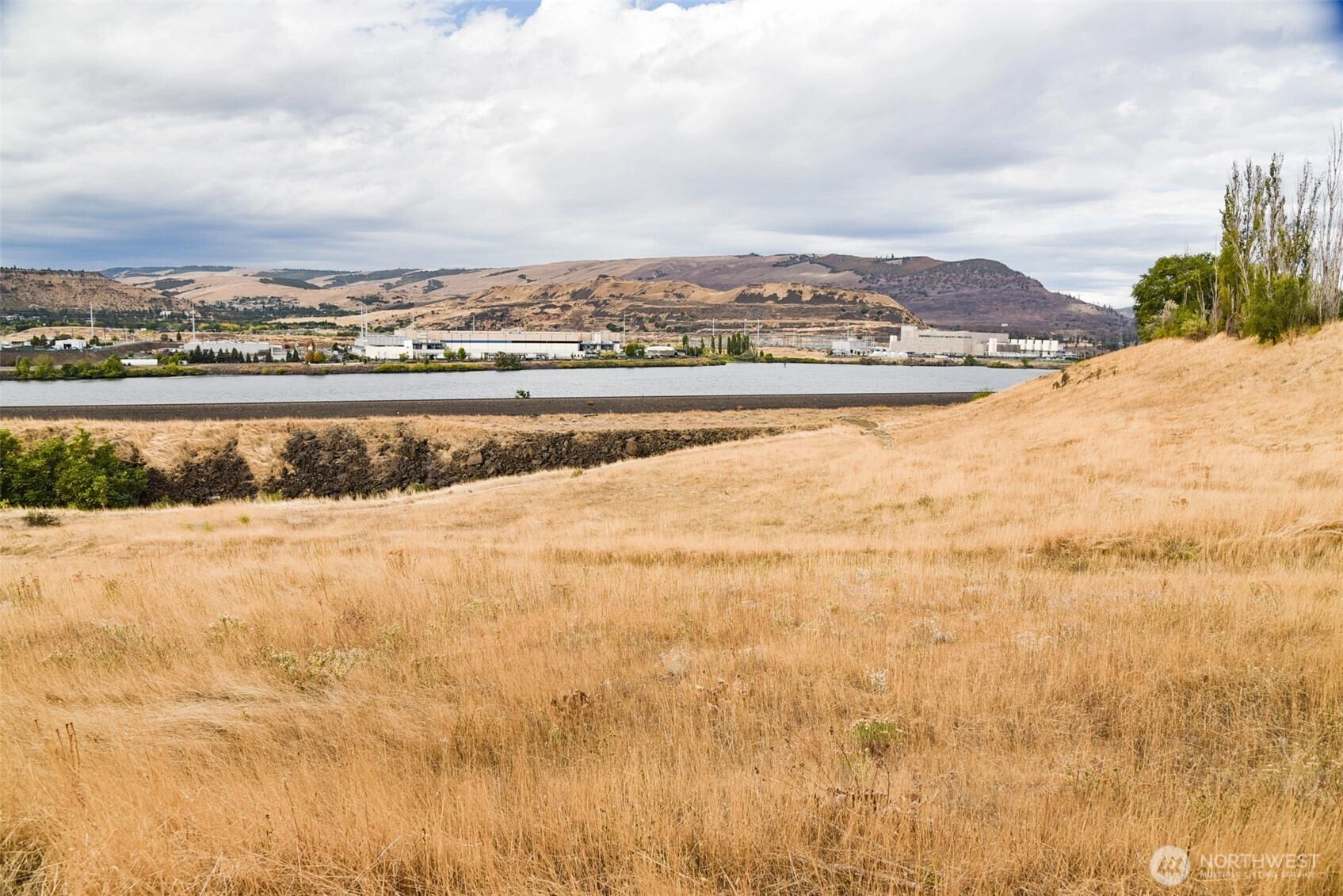 715 Garden Ln Dallesport WA 98617