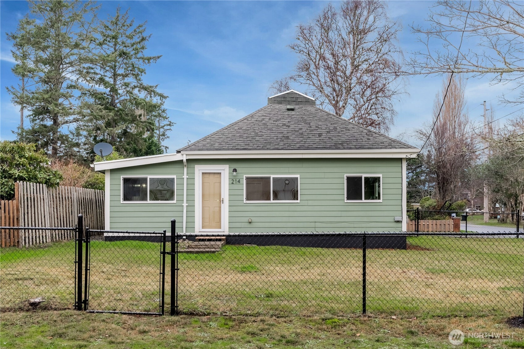 214 17th St NE Long Beach WA 98631