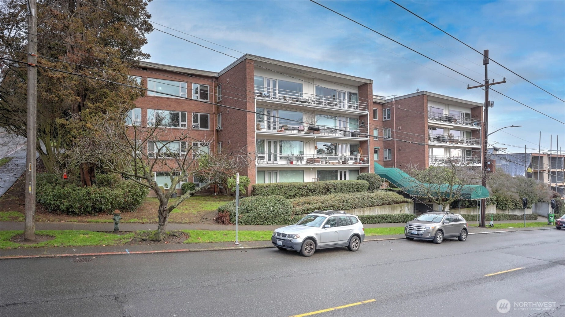 530 W Olympic Pl Unit 304 Unit 304 Seattle WA 98119