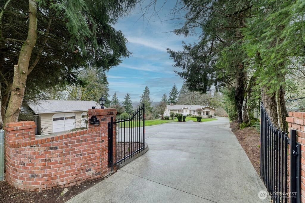 718 E Walnut St Kent WA 98030