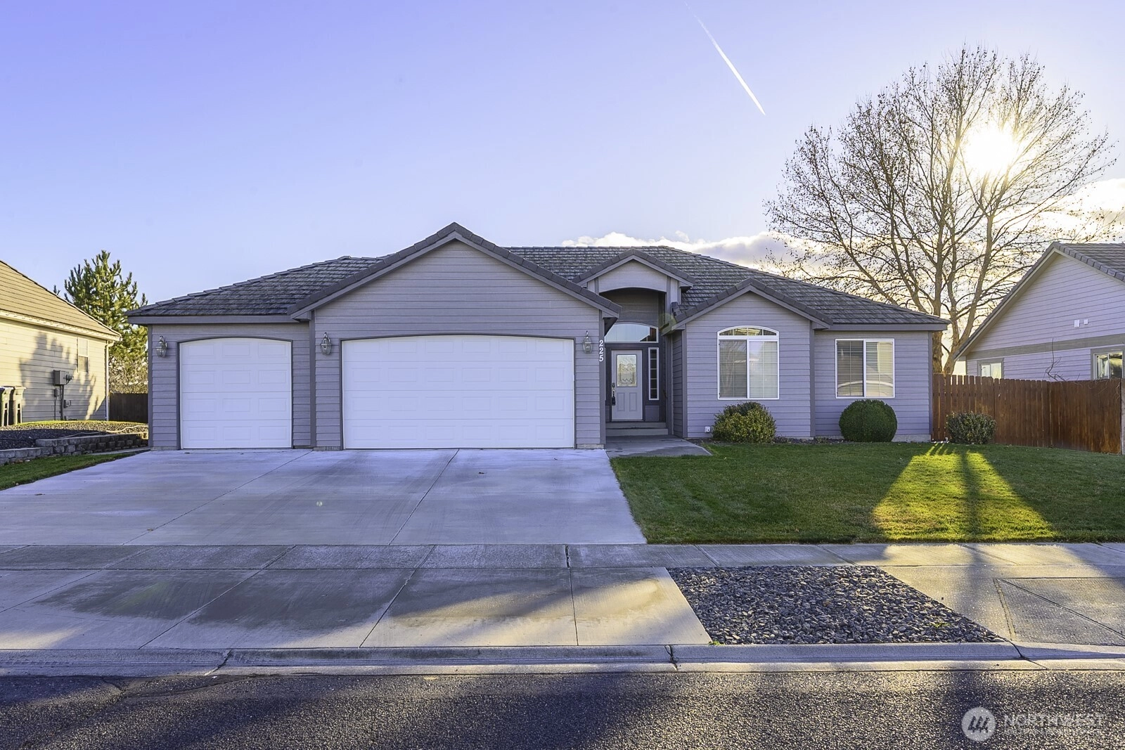 225 E Inglewood Dr Moses Lake WA 98837