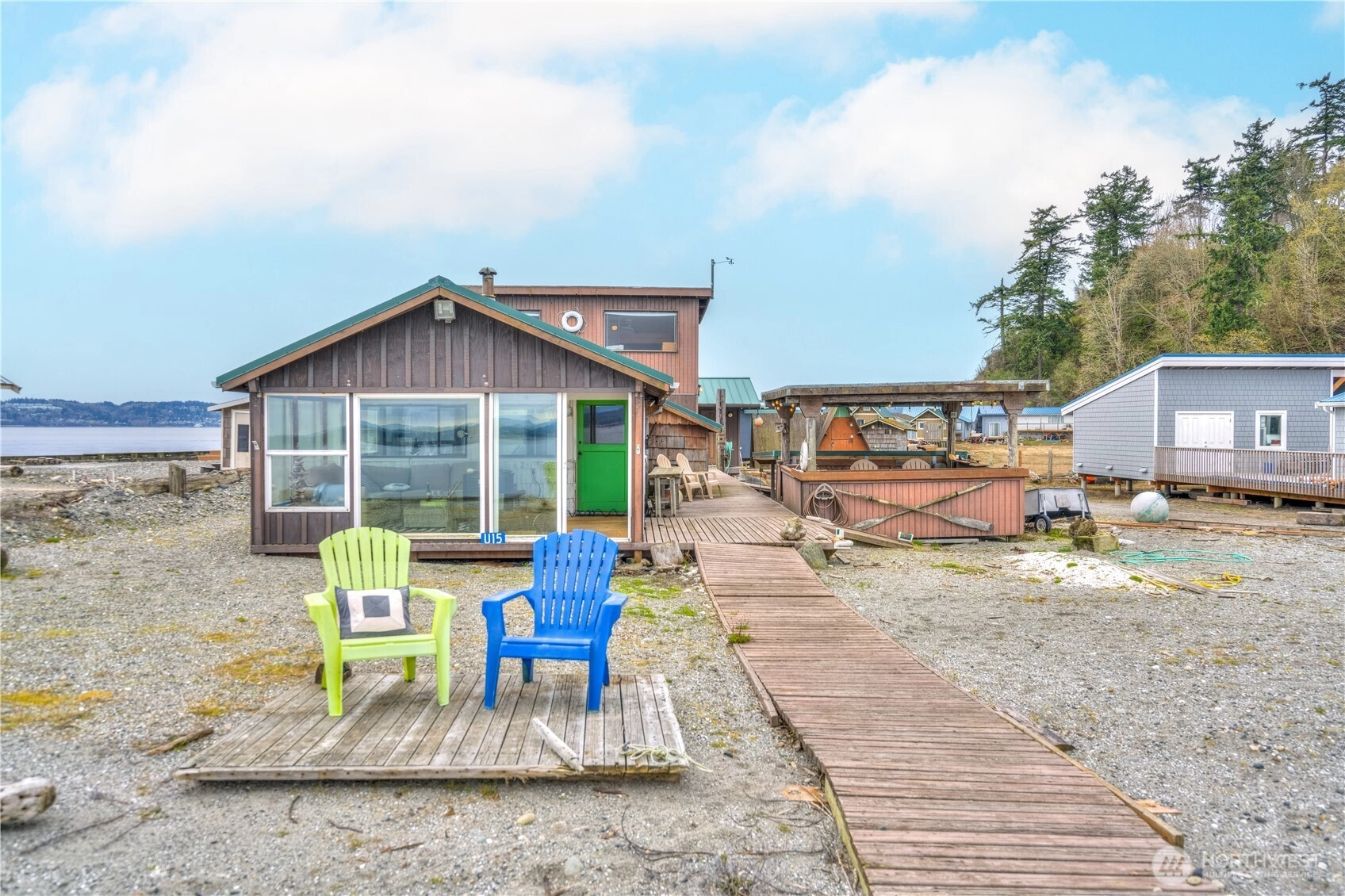 15 U Snoqualmie Ave Hat Island WA 98206