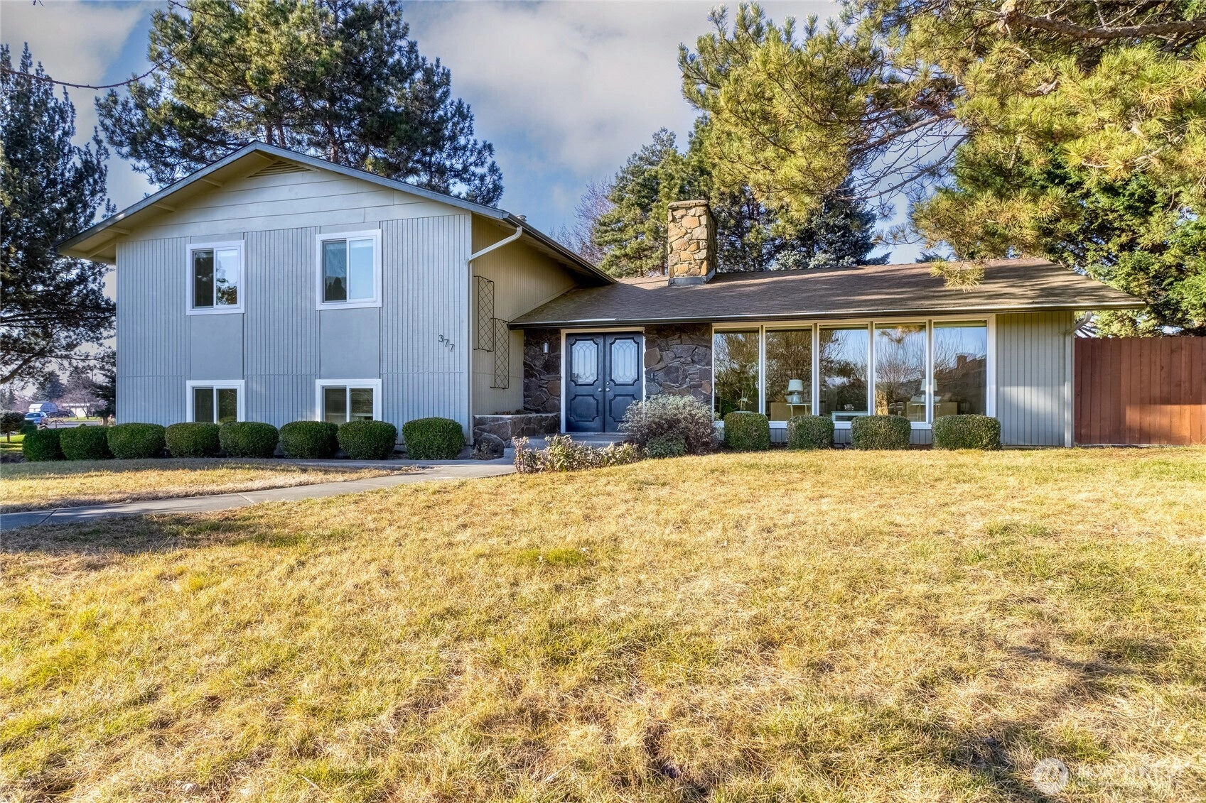 377 SE Highland Park Dr Unit  College Place WA 99324