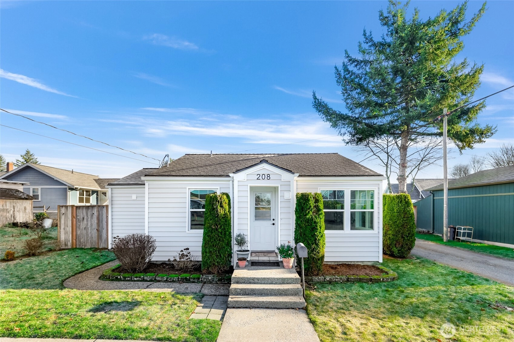 208 9th St Lynden WA 98264