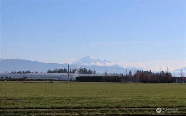 2263 W Main St Lynden WA 98264