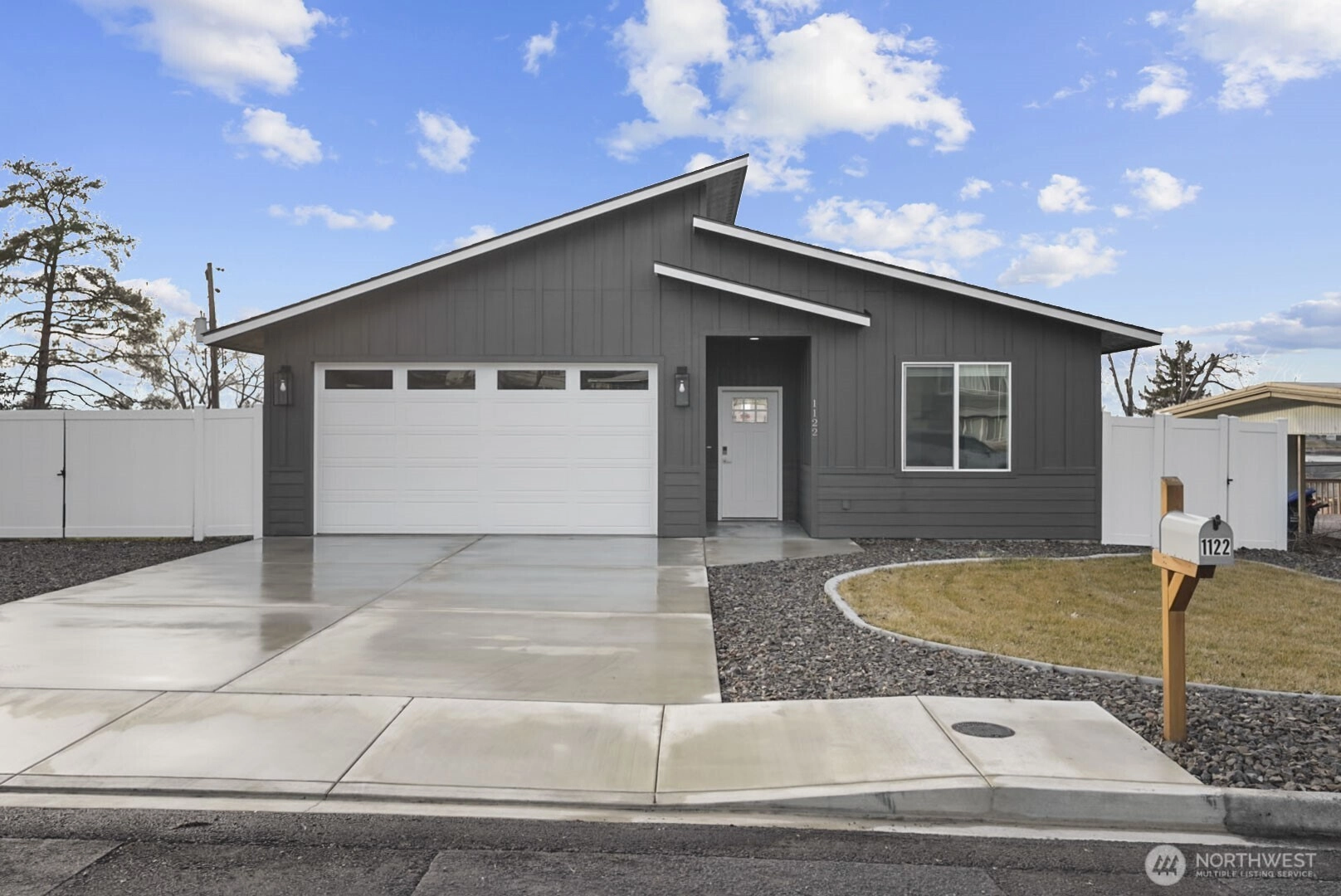 1122 W Ashley Way Moses Lake WA 98837