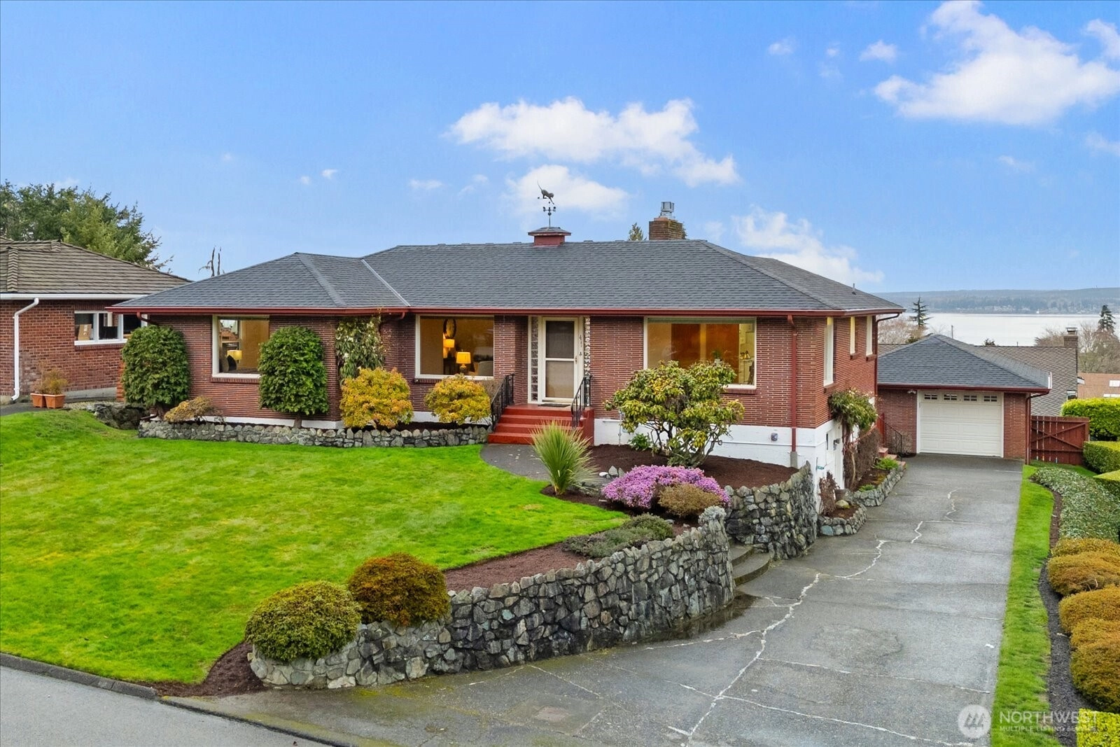 411 Crown Dr Everett WA 98203