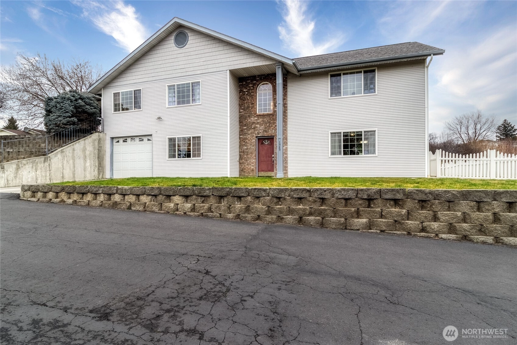 1525 SE Valley View Ter College Place WA 99324
