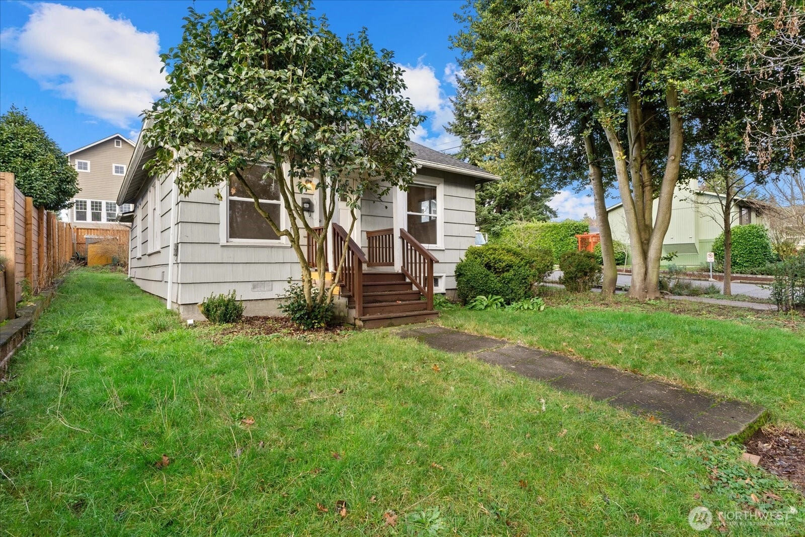 7361 17th Ave NW Seattle WA 98117