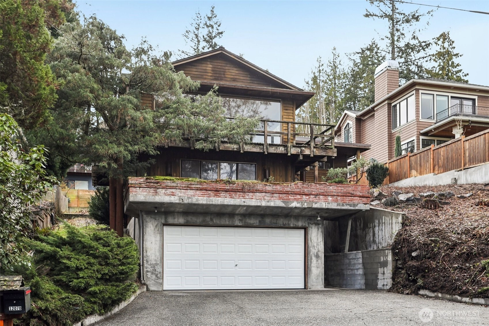 12069 Lakeside Pl NE Seattle WA 98125