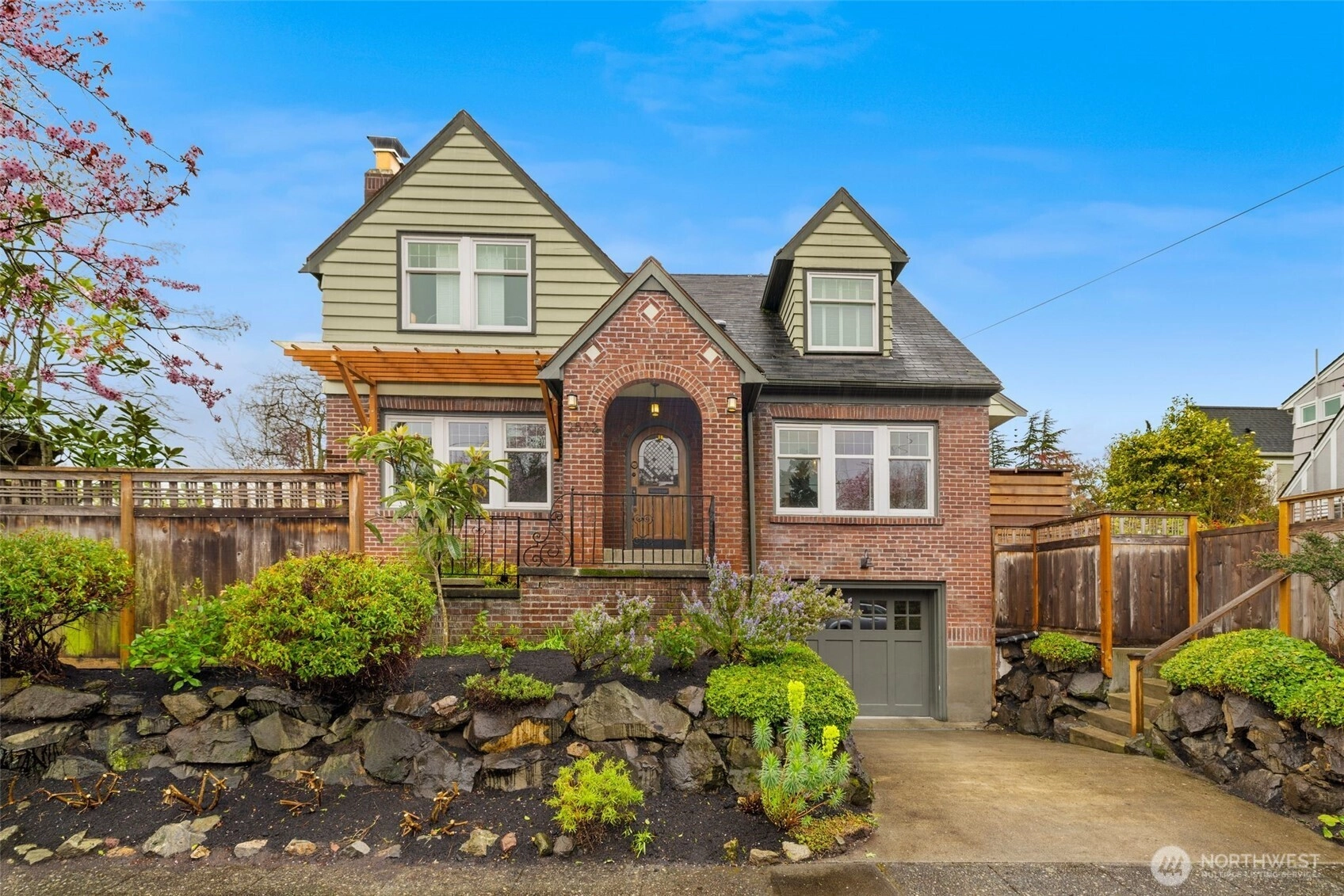 2502 E Roanoke St Seattle WA 98112