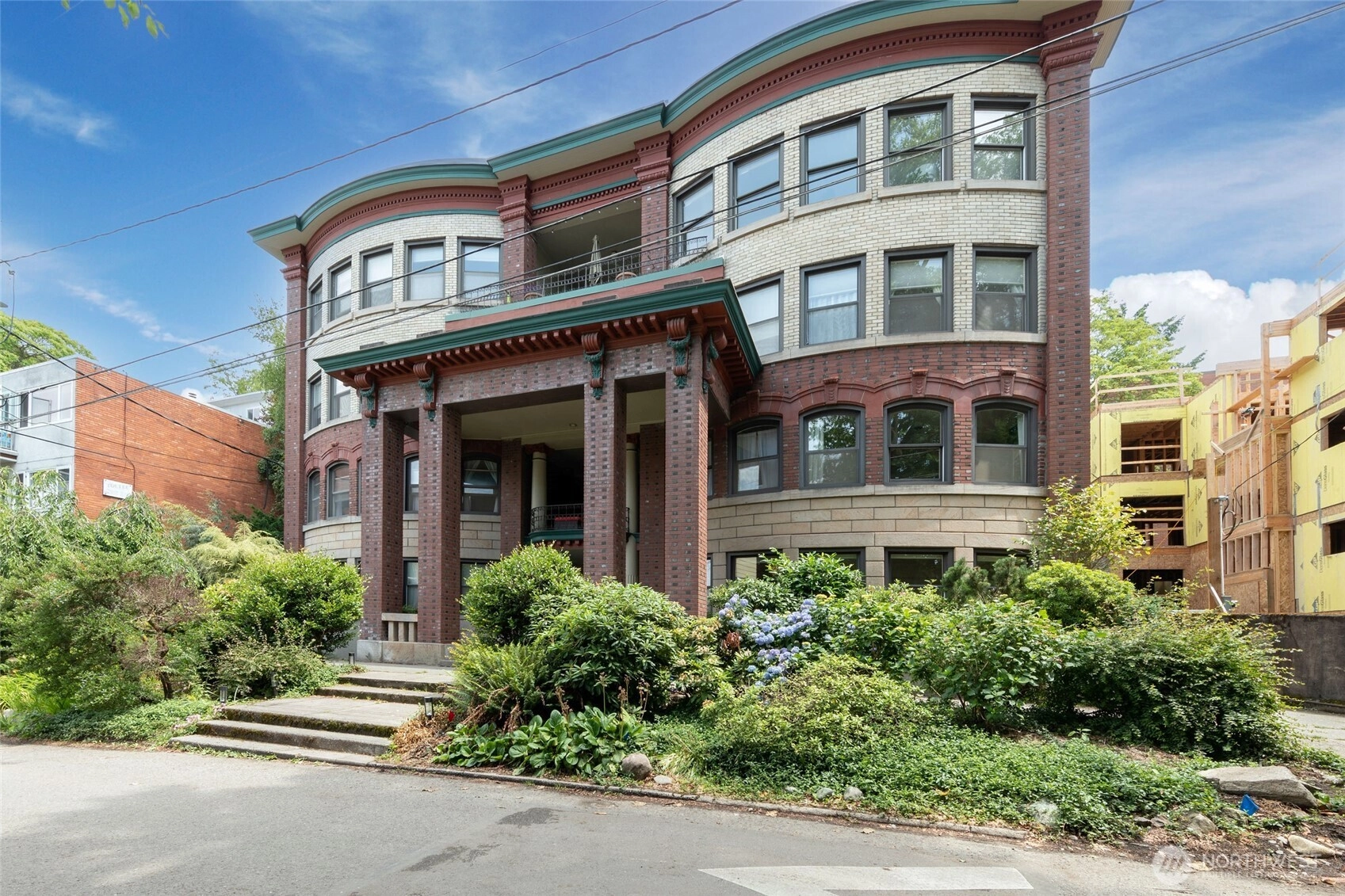 626 13th Ave E Seattle WA 98102