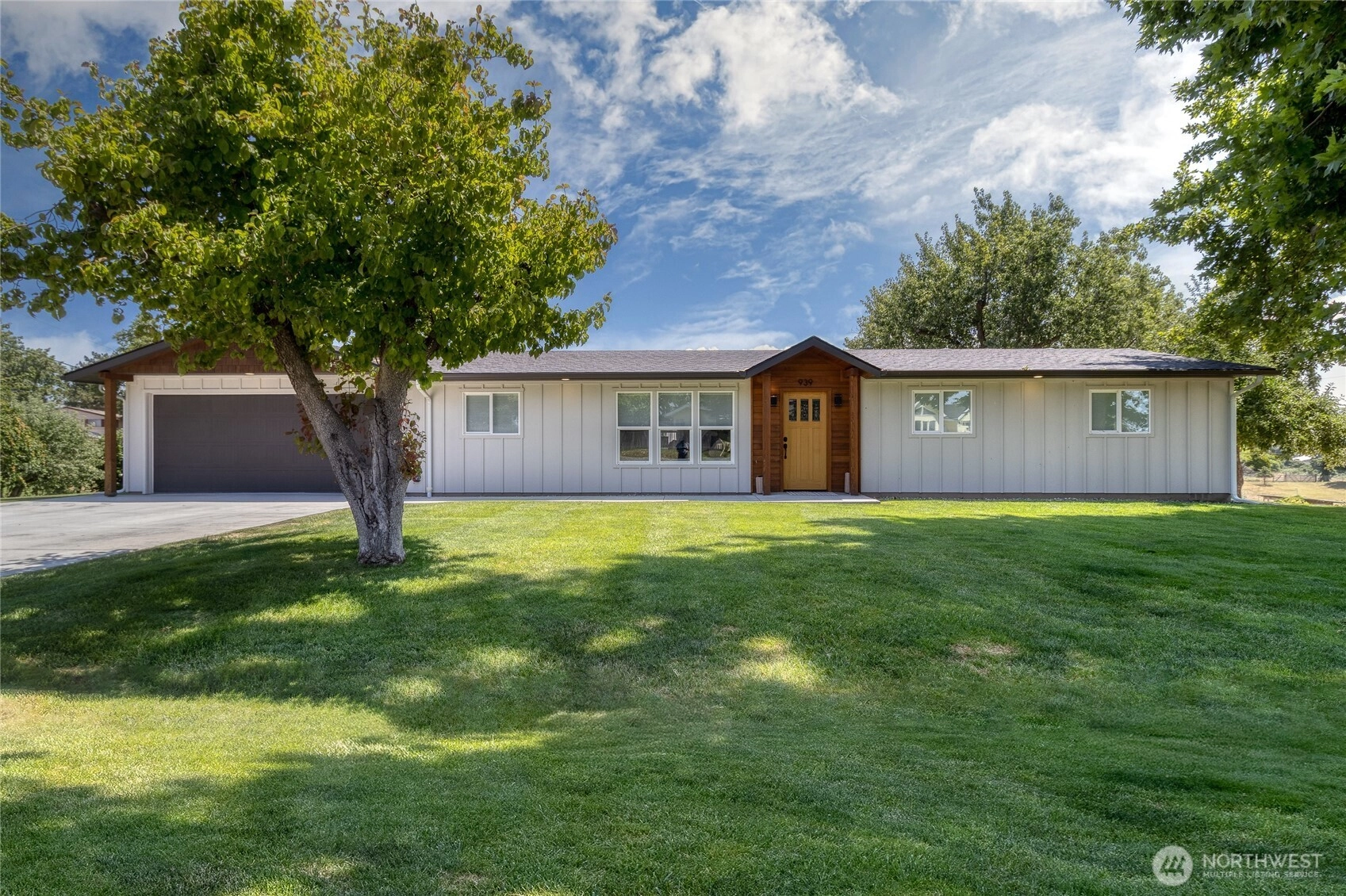 939 Stanley Dr College Place WA 99324