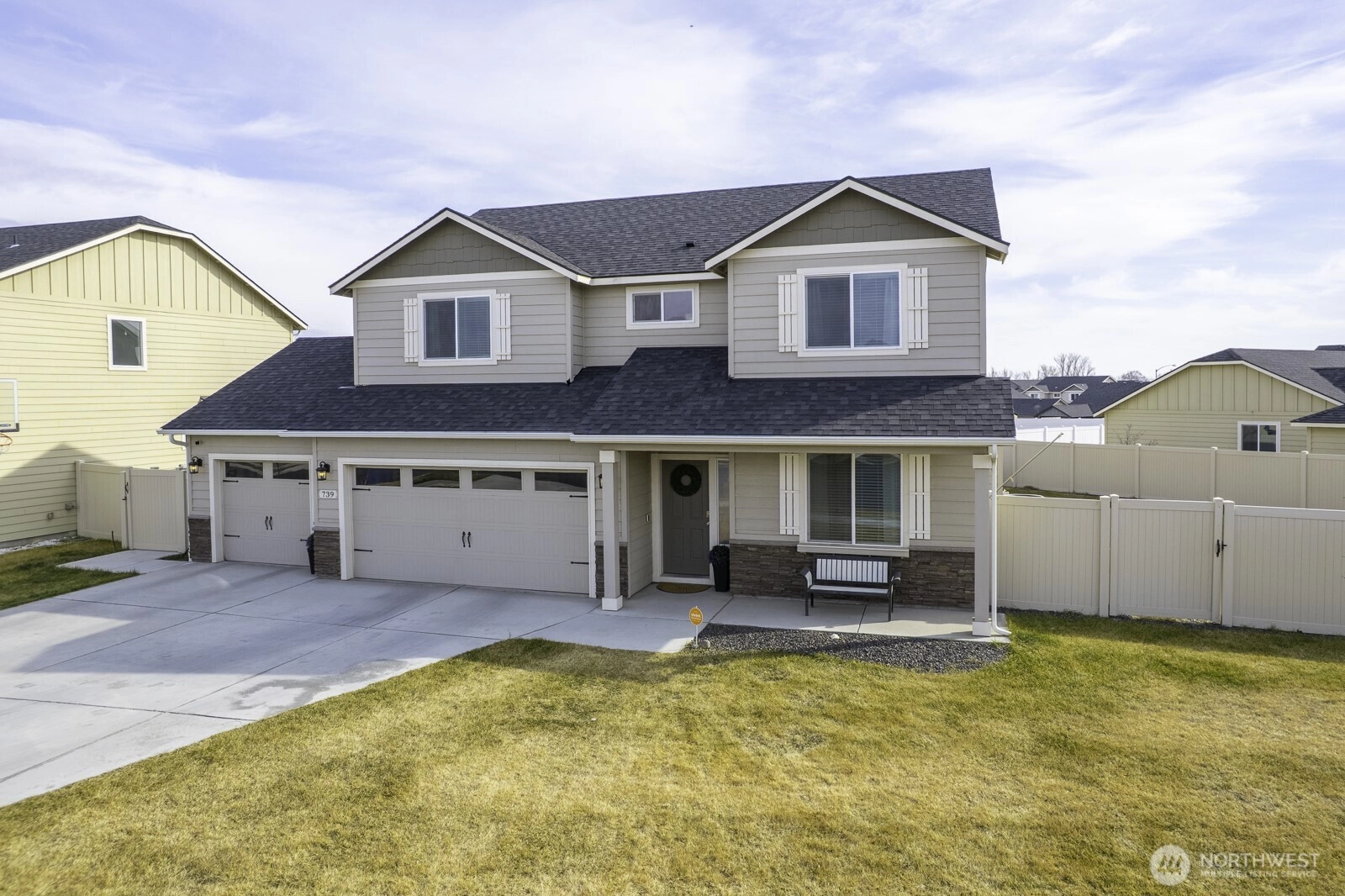 739 N Doumit Dr Unit  Moses Lake WA 98837