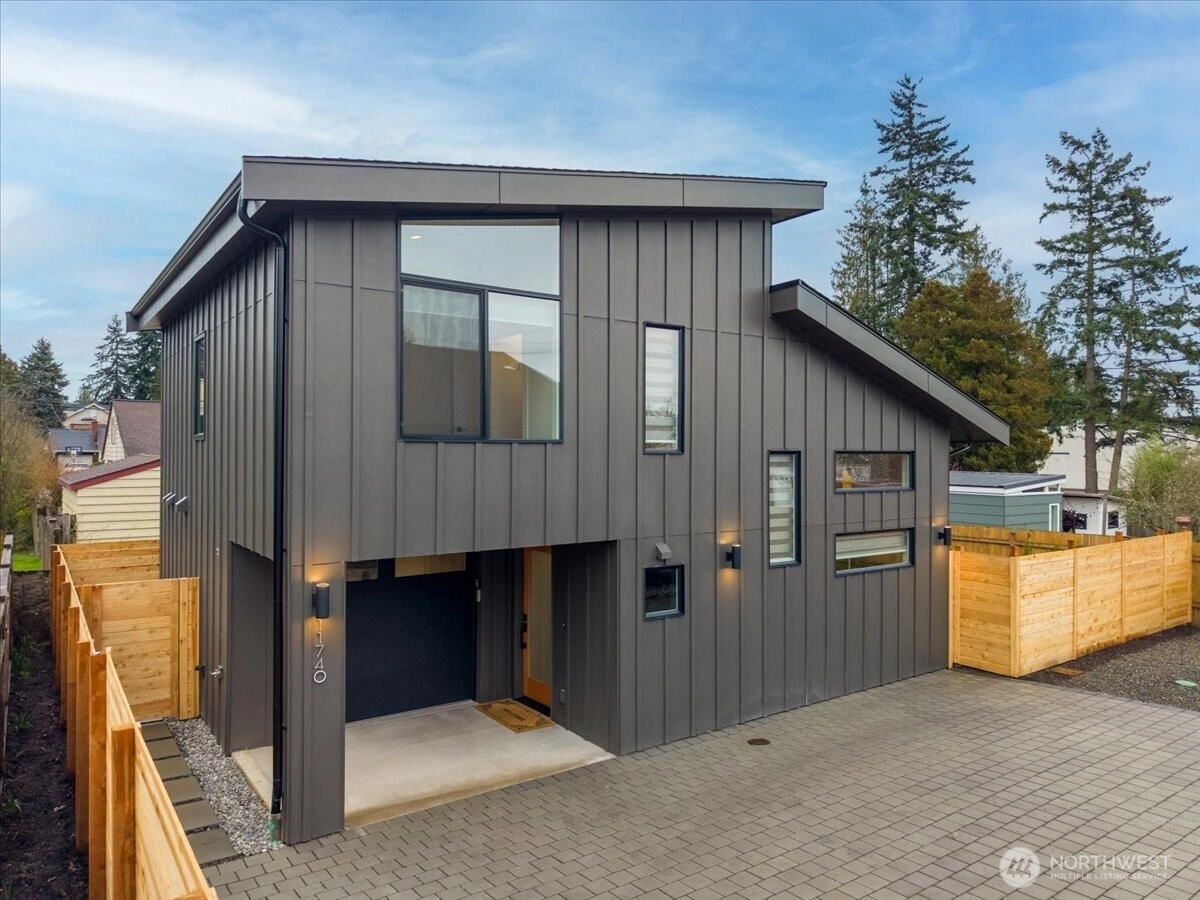 11740 Phinney Ave N Seattle WA 98133