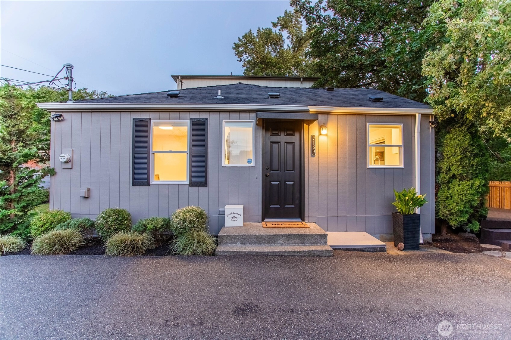 7169 18th Ave SW Seattle WA 98106