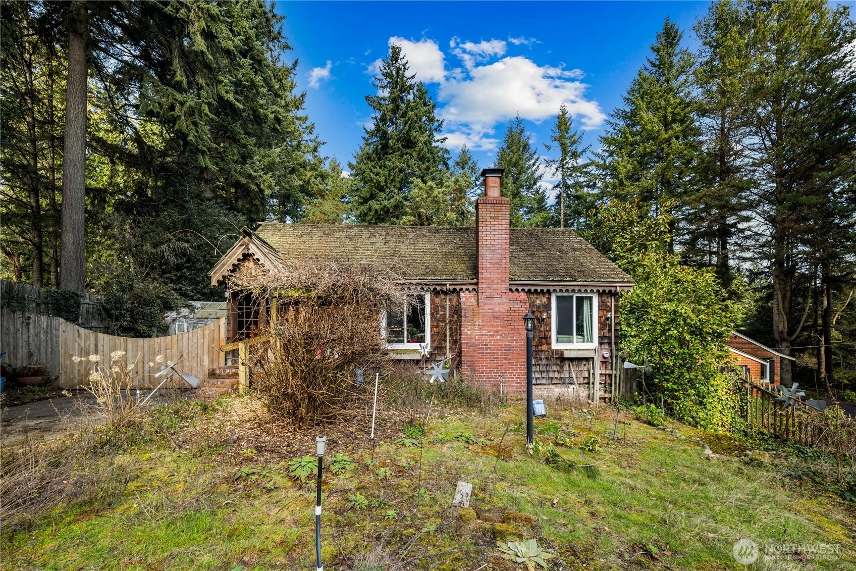 2552 NE 168th St Lake Forest Park WA 98155