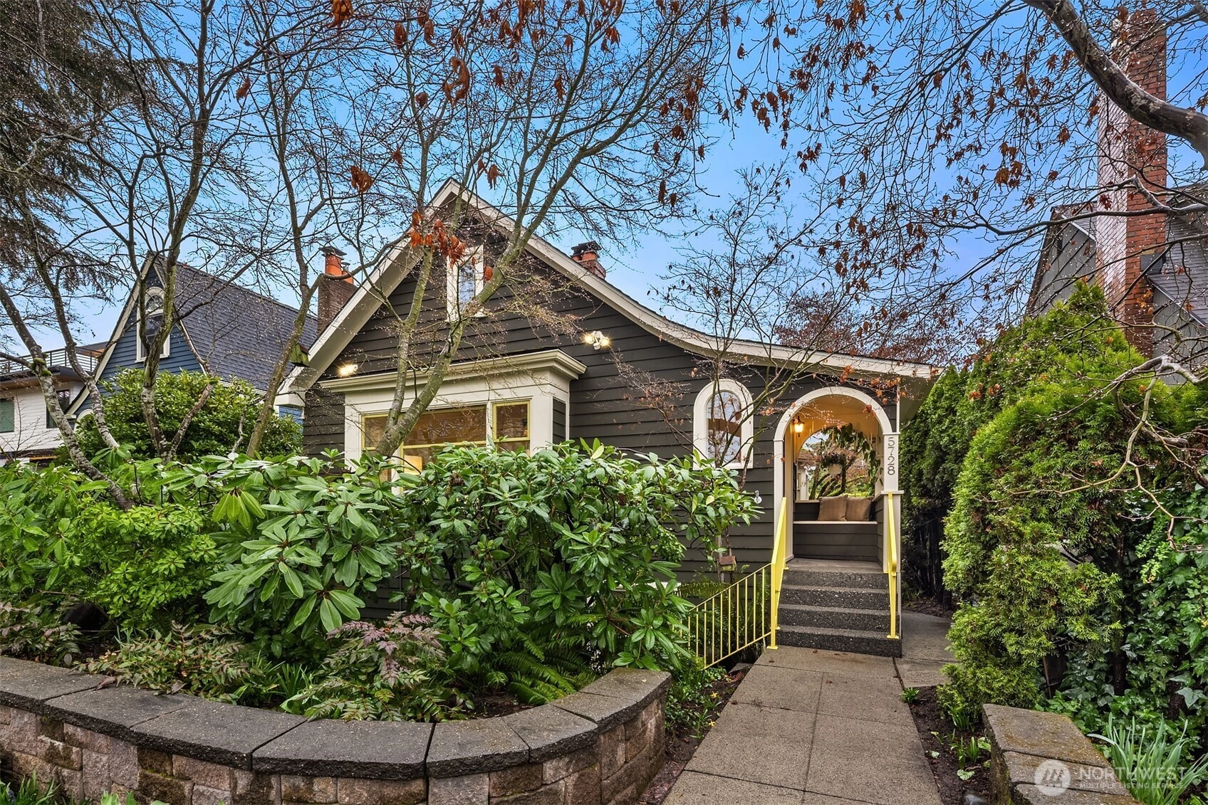 5728 34th Ave NE Seattle WA 98105