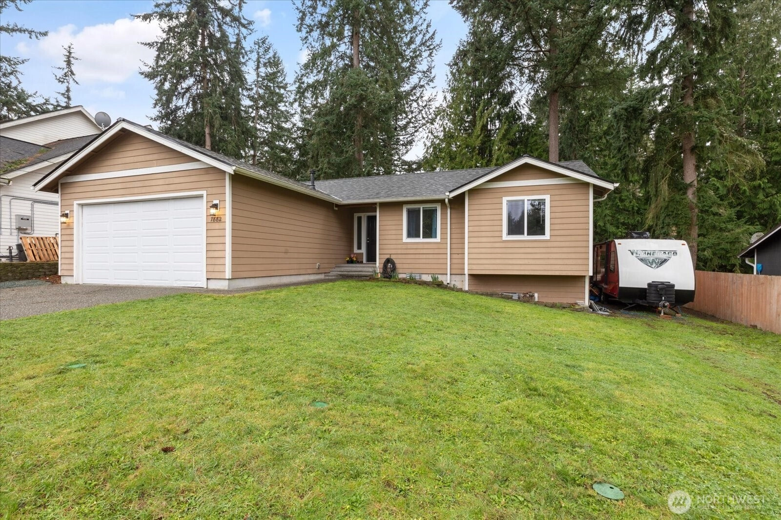 7882 Blakely Ave Unit  Clinton WA 98236