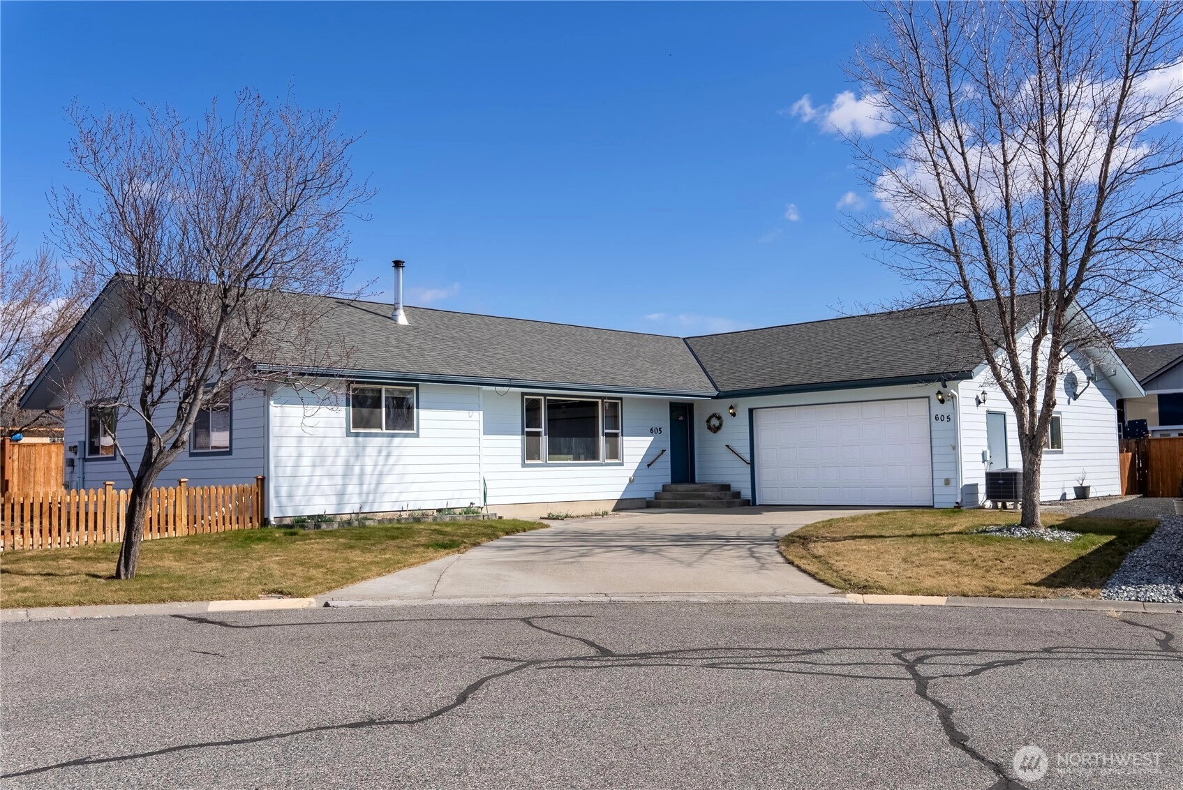 605 Pinyon Pl Unit  Omak WA 98841