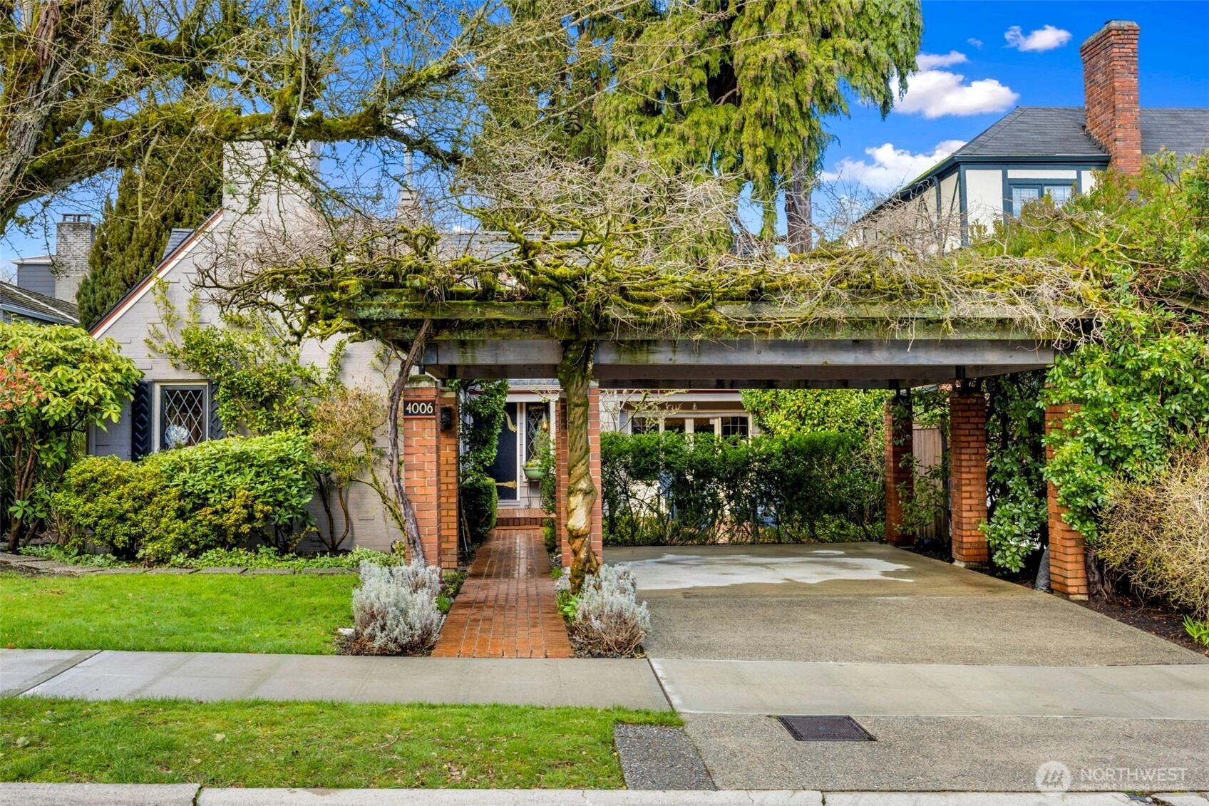 4006 NE 38th St Seattle WA 98105