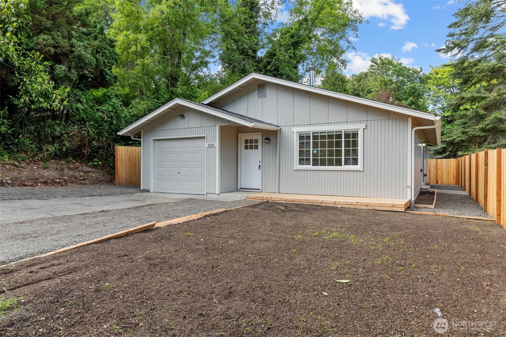 6582 NE Pear St Suquamish WA 98392