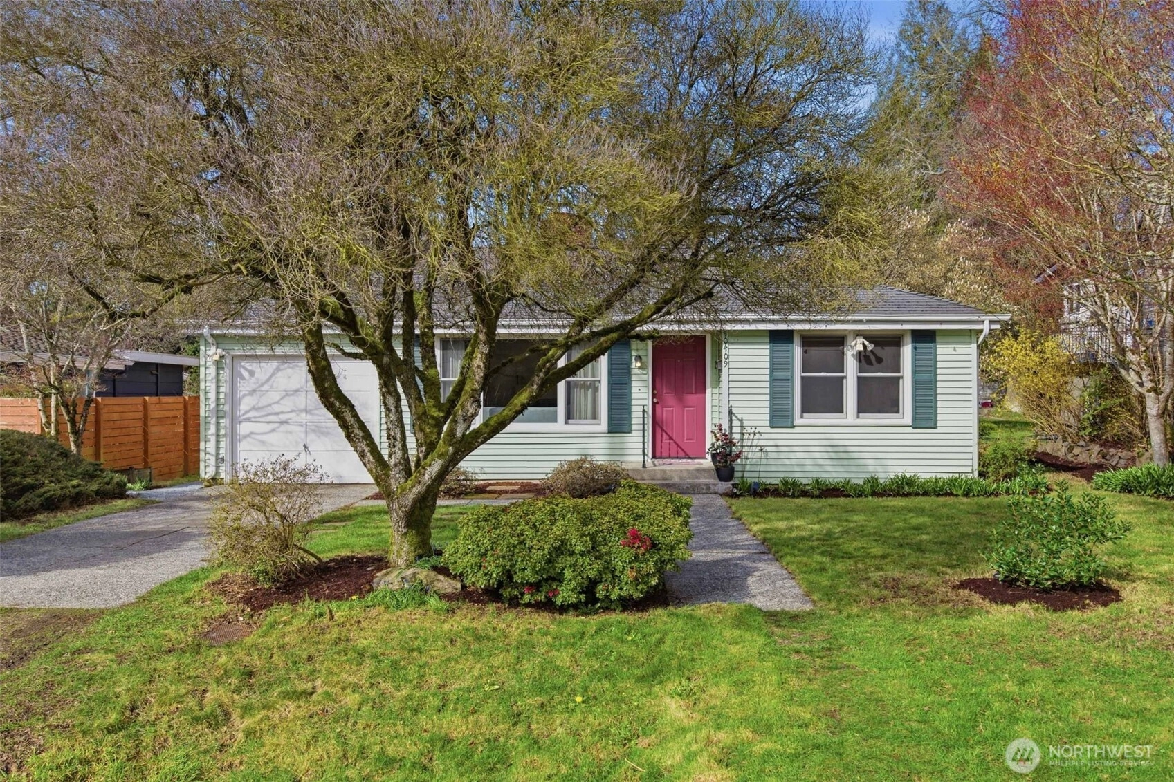10409 39th Ave SW Unit  Seattle WA 98146